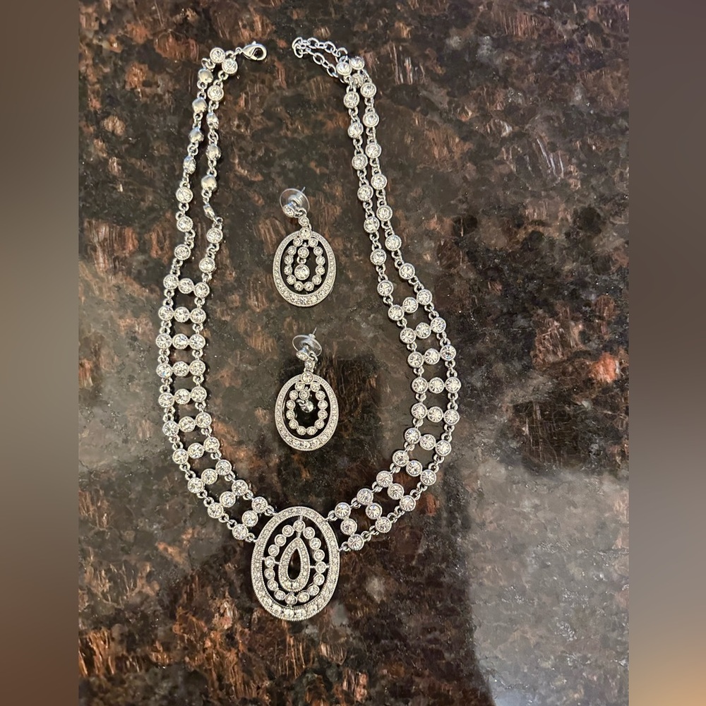 Necklace and earrings set